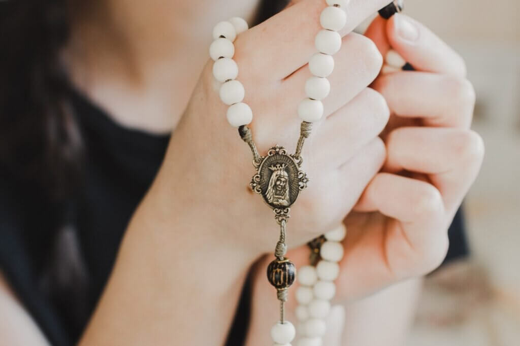 hands-with-rosary